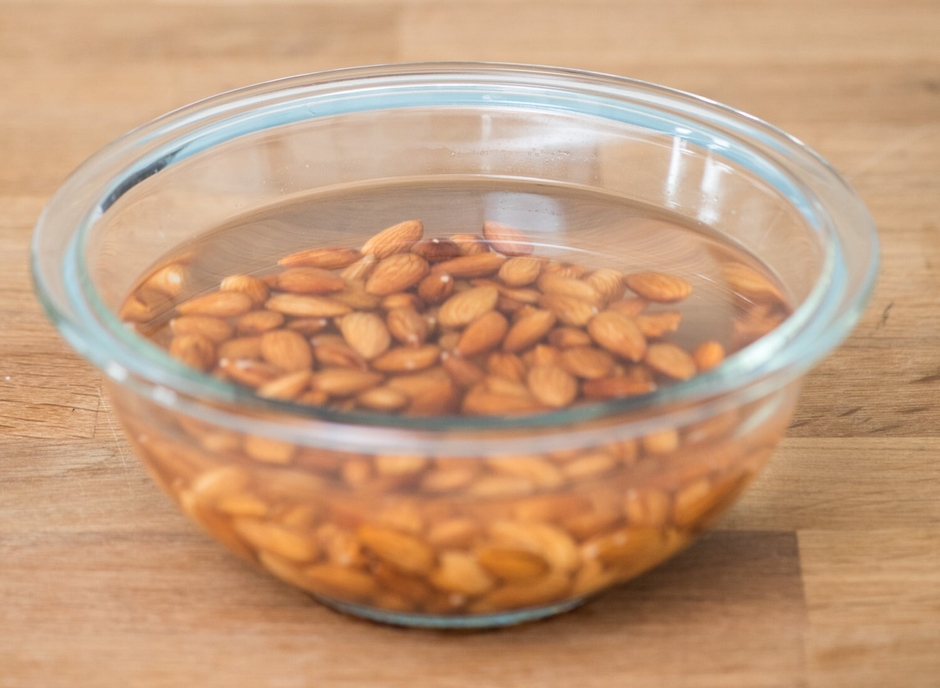 下準備)アーモンドを浸水する