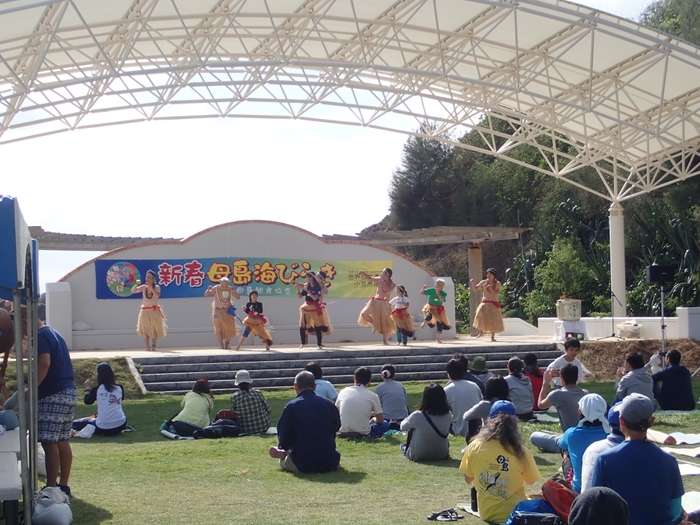 母島の海開きイベント　南洋踊り