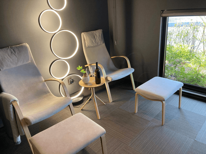 お気に入りの照明やインテリアで、自分だけの家飲み空間を