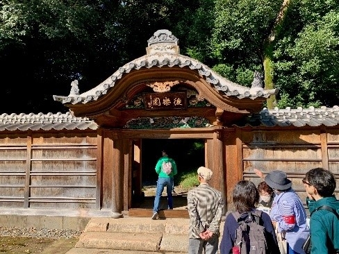 唐門・内庭ガイドツアー（昨年度の様子）