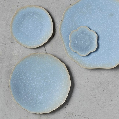 空(新色) マットな質感にチタンの結晶がきらめき自然の色が重なり合い調和する器です。