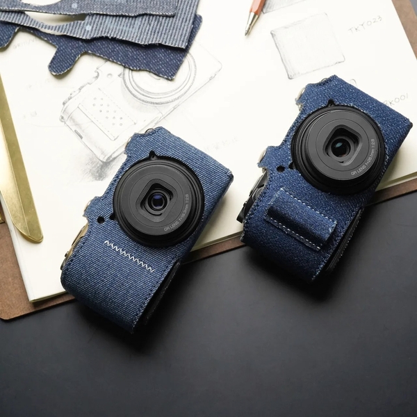 左：ライトブルーのA2デニム（ライトスタイル） 　右：インディゴブルーのA3デニム（グリップスタイル）