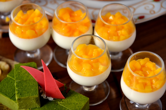 【Dessert & Fruits Section】マンゴーのパンナコッタ