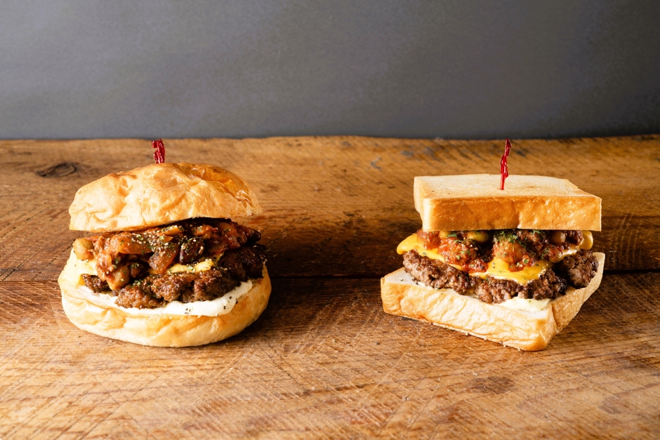 100%チリチーズバーガー(食パンと丸バンズを選べます)