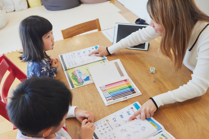 年齢ではなくお子様の英語力はもちろんのこと、性格やペースに合わせた丁寧な指導をしている