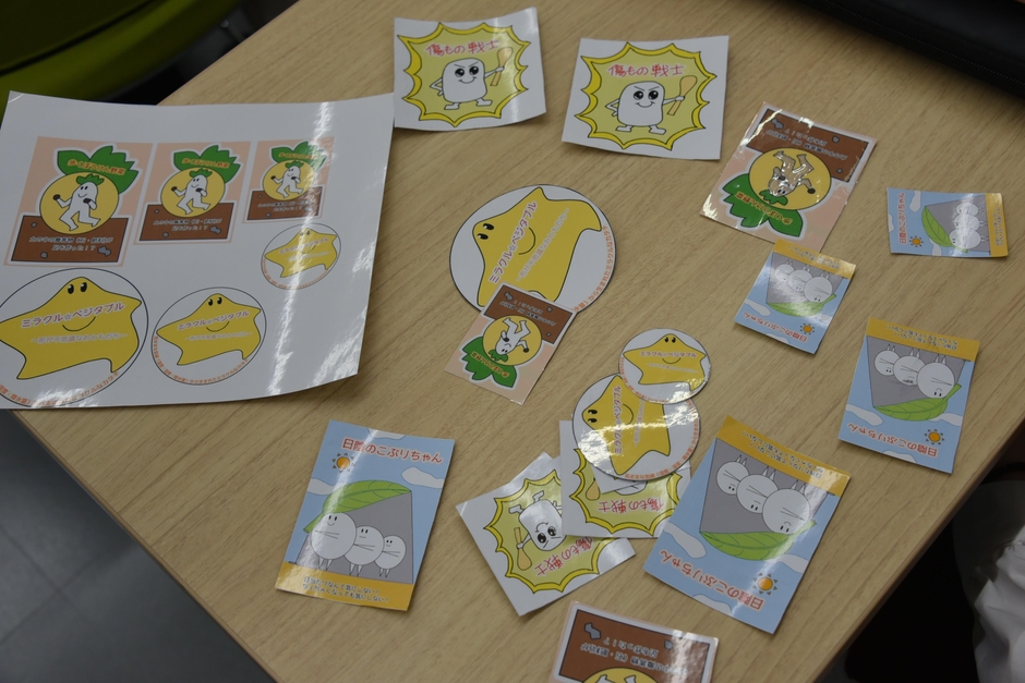 規格外の野菜をPRするシール