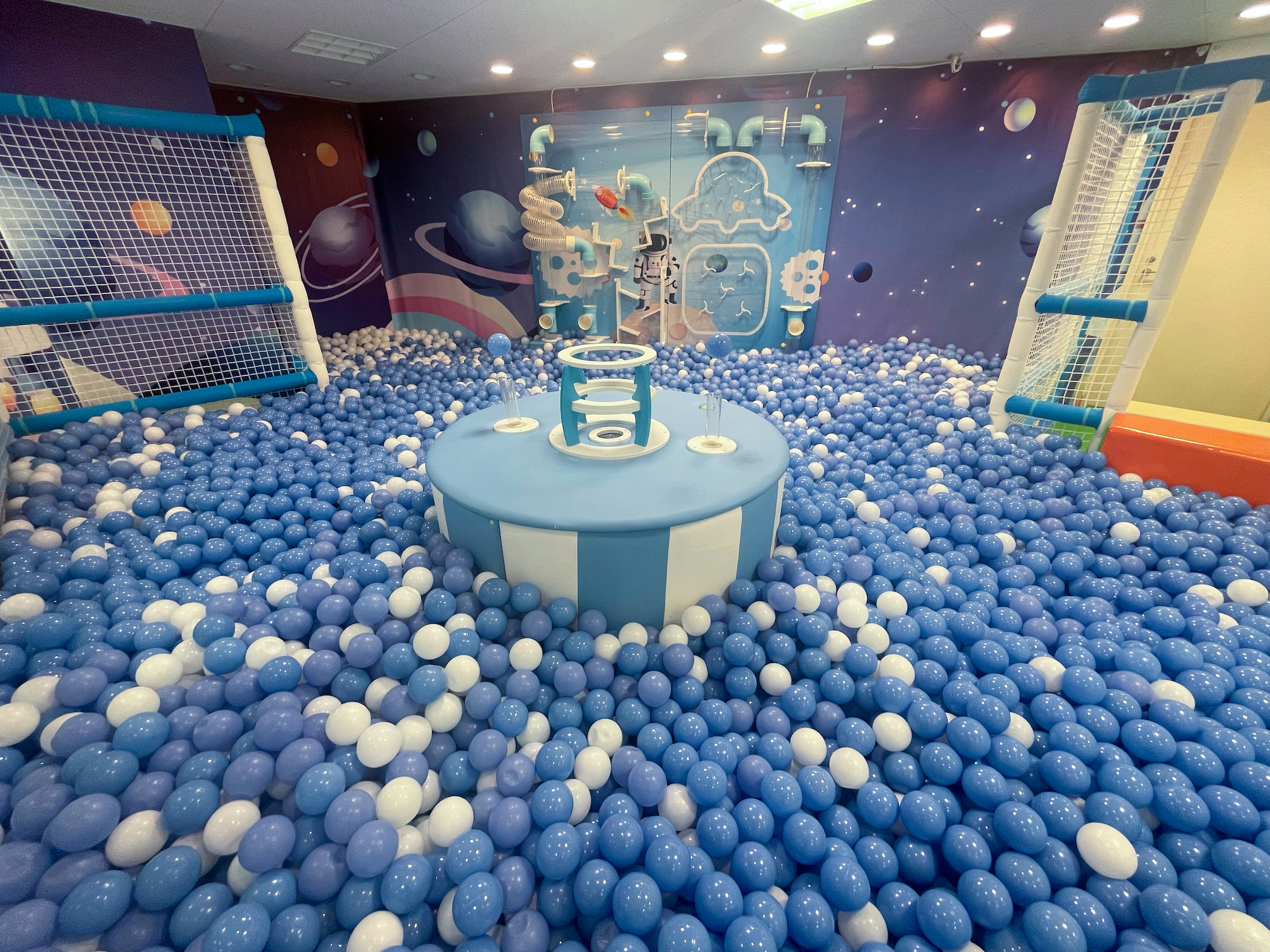 ボールプール