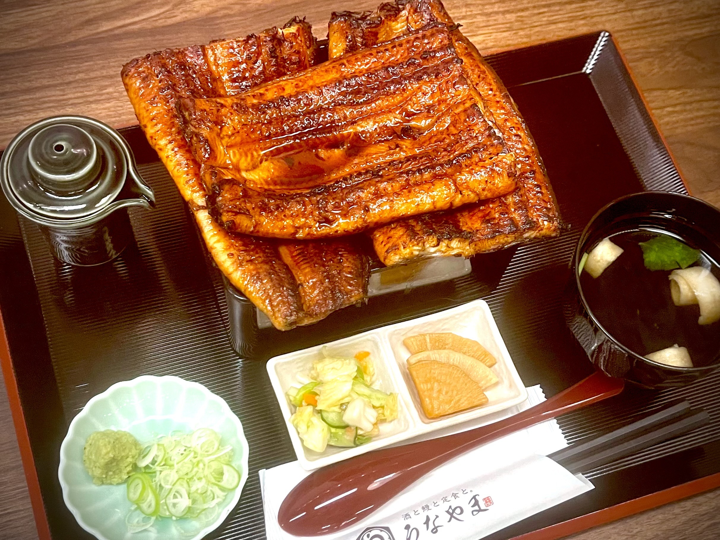 鰻2匹を使用した圧巻のボリューム