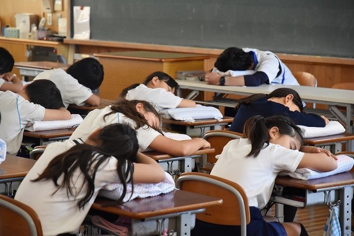 帝塚山小学校でのおひるね取組み写真