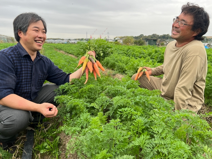 生産農家の山本さん（右）