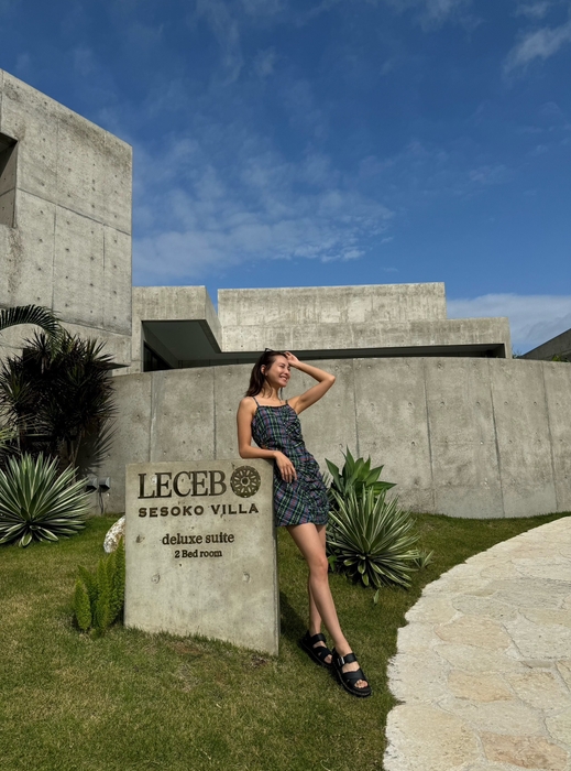 LECEB SESOKO VILLA Seaside deluxe suite  外看板にて