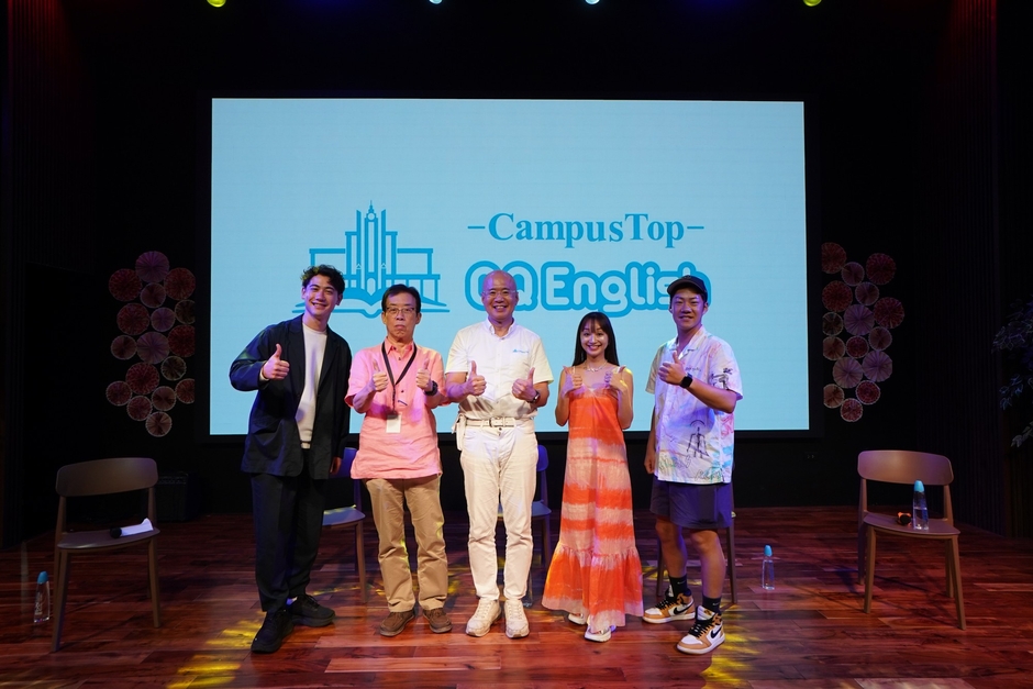 特別ゲストの国山ハセンさん(左)と藤岡代表(中央)によるトークセッションの様子