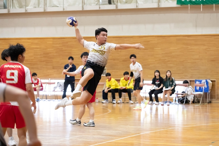 主将の八田将吾選手（法学部４年）