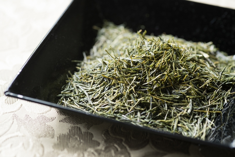 白い葉の希少茶「白葉茶」とセット
