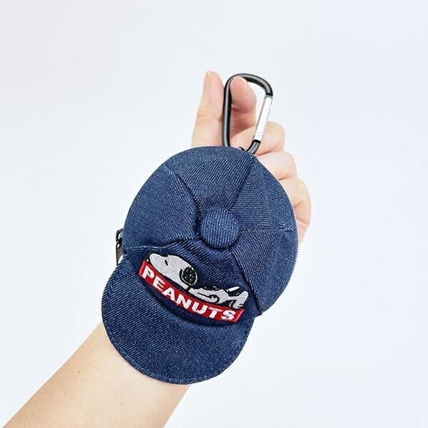 スヌーピーのキャップ型ポーチ