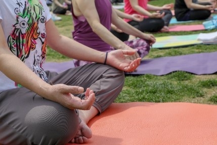 【瞑想体験の様子イメージ】