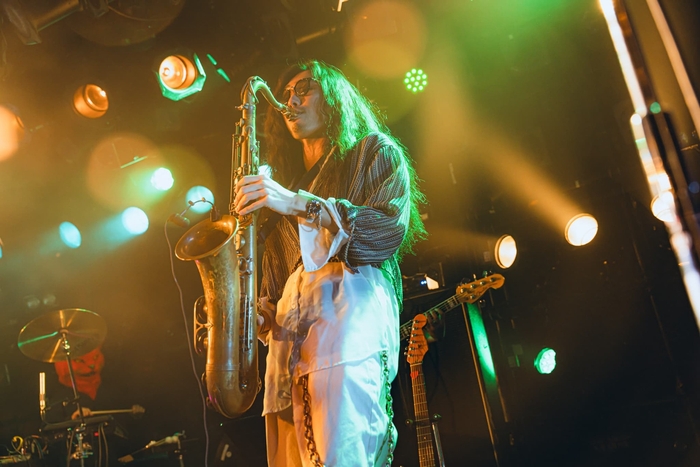 Shota Kaya(Gt & Sax)