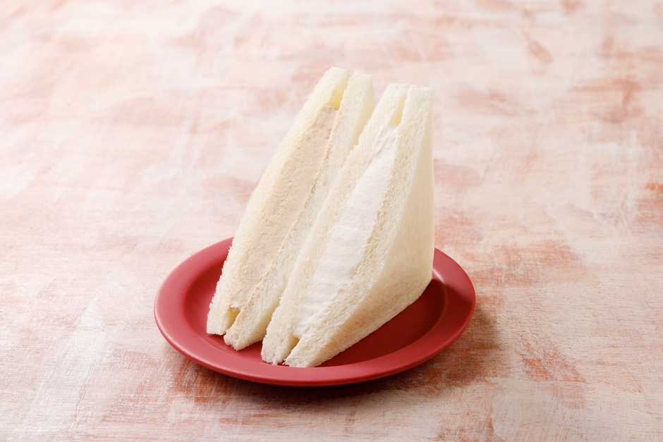 酪王協同乳業監修 ハイカフェオレ・いちごオレホイップサンド