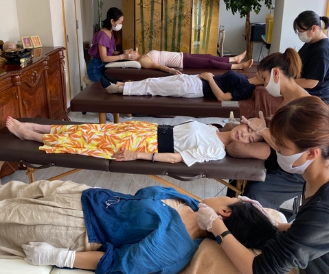 マスク生活で顔のむくみ・たるみに悩む女性が急増！ 原因は睡眠不足！？睡眠小顔コースが人気、年末キャンペーン実施