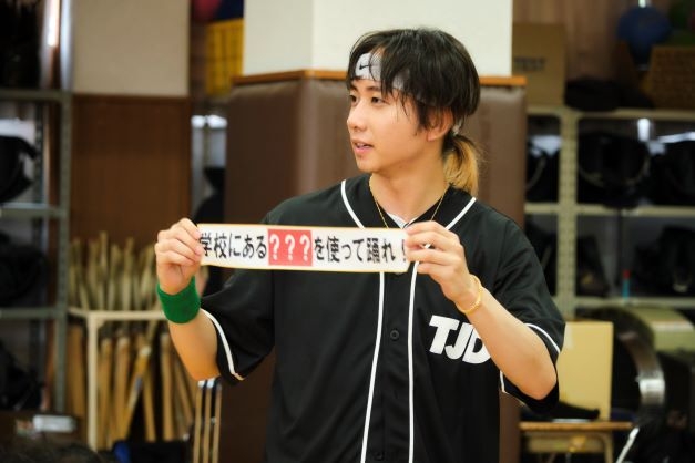 学校にある???を使って踊れ!