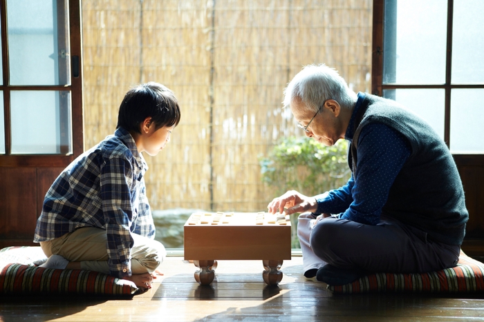 家族や親族が集まるお正月に遺言について話し合うきっかけに、「ゆいごん川柳」を募集