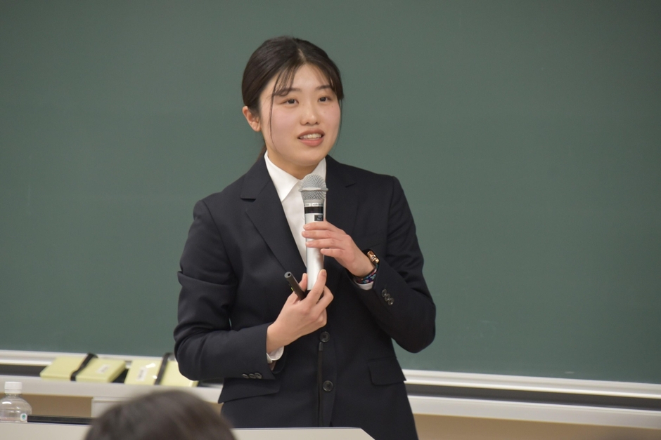 質問に答える平松さん