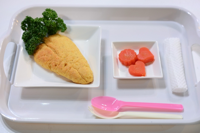 人参のグラッセ（右）と人参のスコーン（左）と