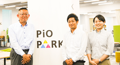 インタビューに応じていただいた3名。左から株式会社大田まちづくり公社 羽田事務所 亀割正幸氏、大田区産業経済部 産業振興課 産業振興担当係長 藤内悠輔氏、公益財団法人 大田区産業振興協会 羽田PiOセクション 松居大樹氏