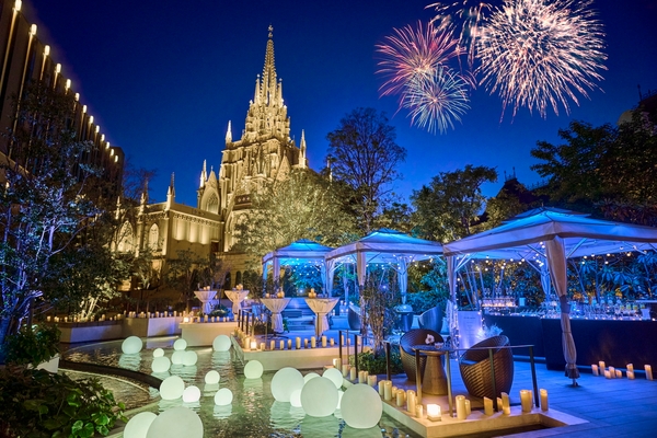 7月31日(日)/8月14日(日)の2日間限定で、 ホテル中庭にて打ち上げ花火を実施