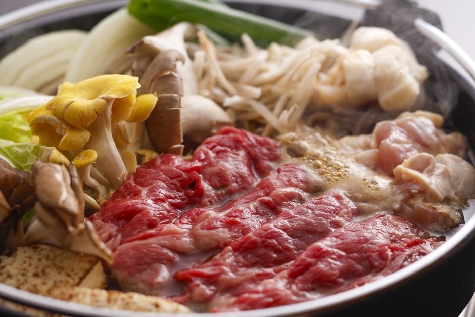 国産牛と但馬鶏のすき焼き食べ比べが登場!秋の味覚・きのこも食べ放題♪