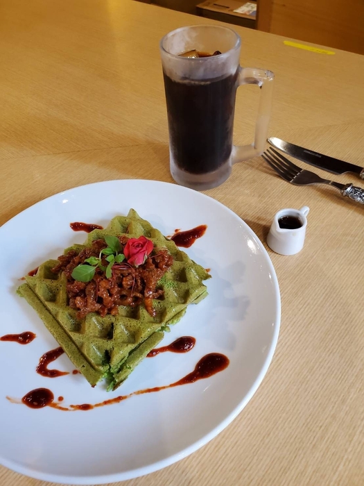 ハンボックカフェ メニュー写真(黒毛和牛プルコギワッフル)