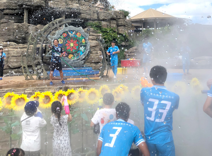 「びしょ濡れ必至！“Splash Water Tiamo”」の様子