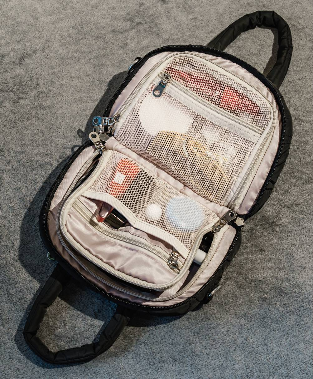 『バッグの中を探さない。』
スーツケース構造を採用したミニショルダーバッグ『Blue Trip』を発売