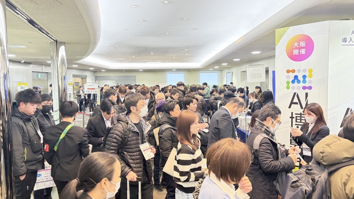 両日とも、開場と同時に続々と来場者が入場