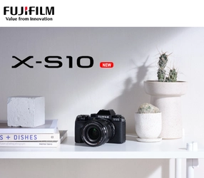 ミラーレスデジタルカメラ「FUJIFILM X-S10」新発売