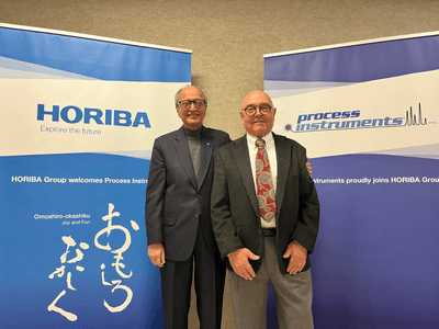 HORIBA Instruments Incorporated代表 Jai Hakhu(左)　Process Instruments, Inc.代表 Lee M Smith(右)