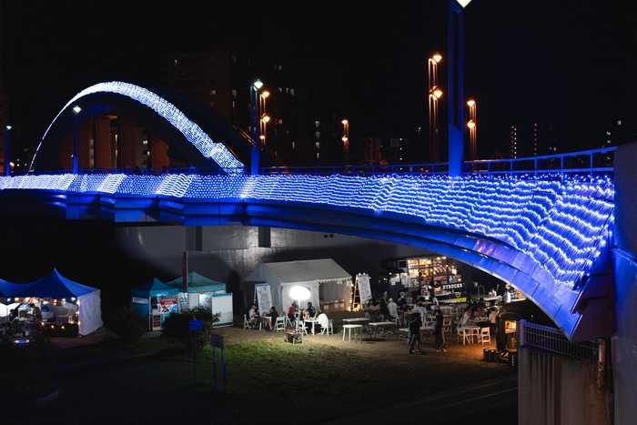 幌平橋は3万個のLEDでライトアップ