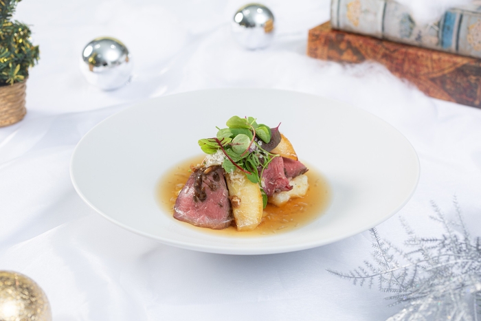 【肉料理】 鹿のロースト ビーツとパンプルムースのコンフィチュール、 堀川ごぼう(基本)