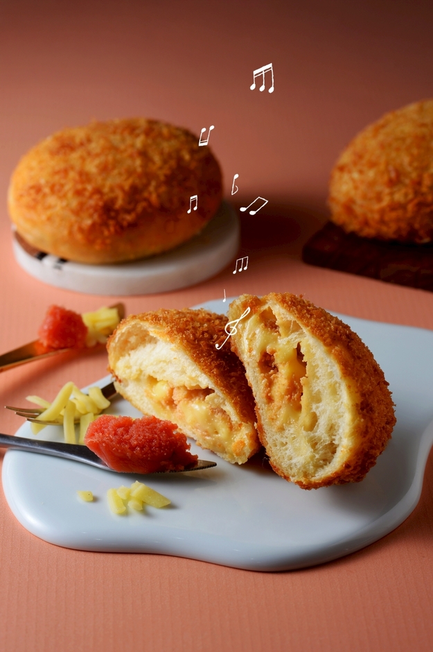 【明太チーズ】ピリッと明太子、とろけるチーズの大人味 税抜399円 税込430円