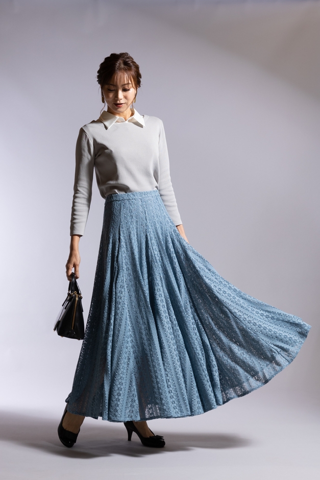 9分袖ニットトップス／襟付きインナー付属(9,900円)、レースフレアスカート(8,800円)