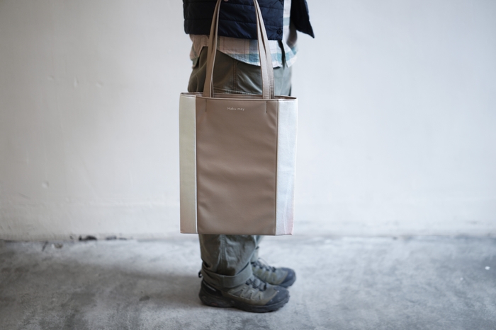 着物バッグ　ベージュ　モデル画像