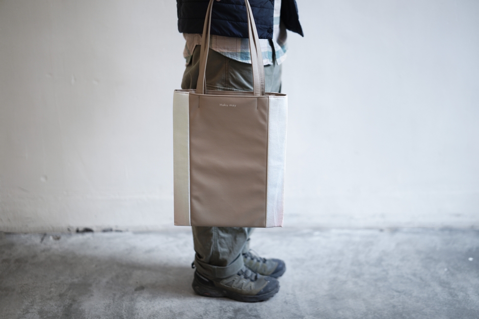 着物バッグ　ベージュ　モデル画像