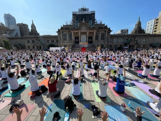 駐日インド大使館主催「国際ヨガの日2026」を 6/21に築地本願寺で開催、参加無料・事前登録制