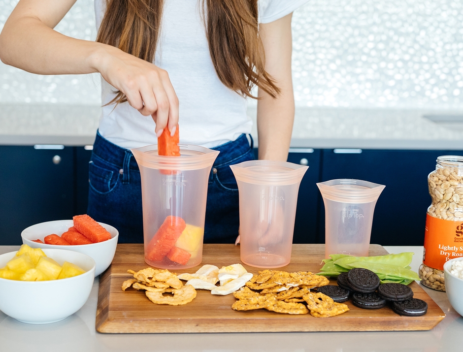 自立するカップシリーズは食材が入れやすい