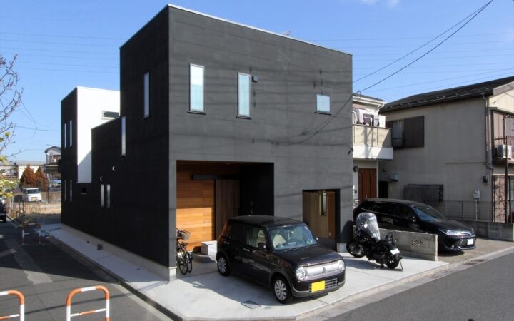中庭とバルコニーでつながる完全分離型二世帯住宅　愛車と暮らすガレージハウスが東京都足立区に誕生