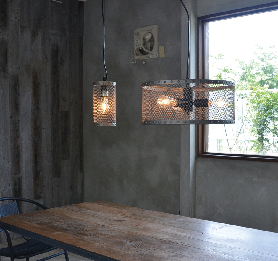 GAUZE1(ガウゼ1・左)16,000円/GAUZE3(ガウゼ3・右)28,000円