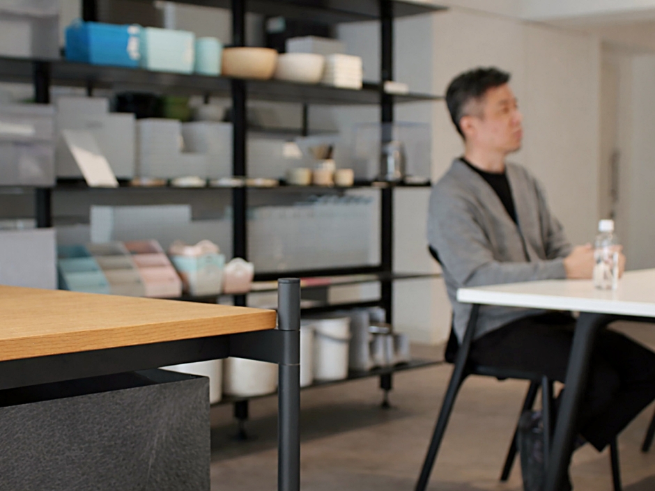 Like-itのショールームで対談する三宅氏