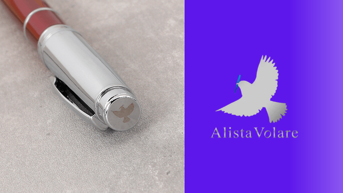 天冠にはブランドロゴを配置