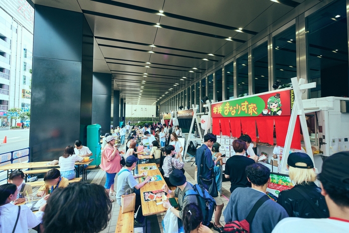 多くの来場者で賑わう「脳汁屋台」