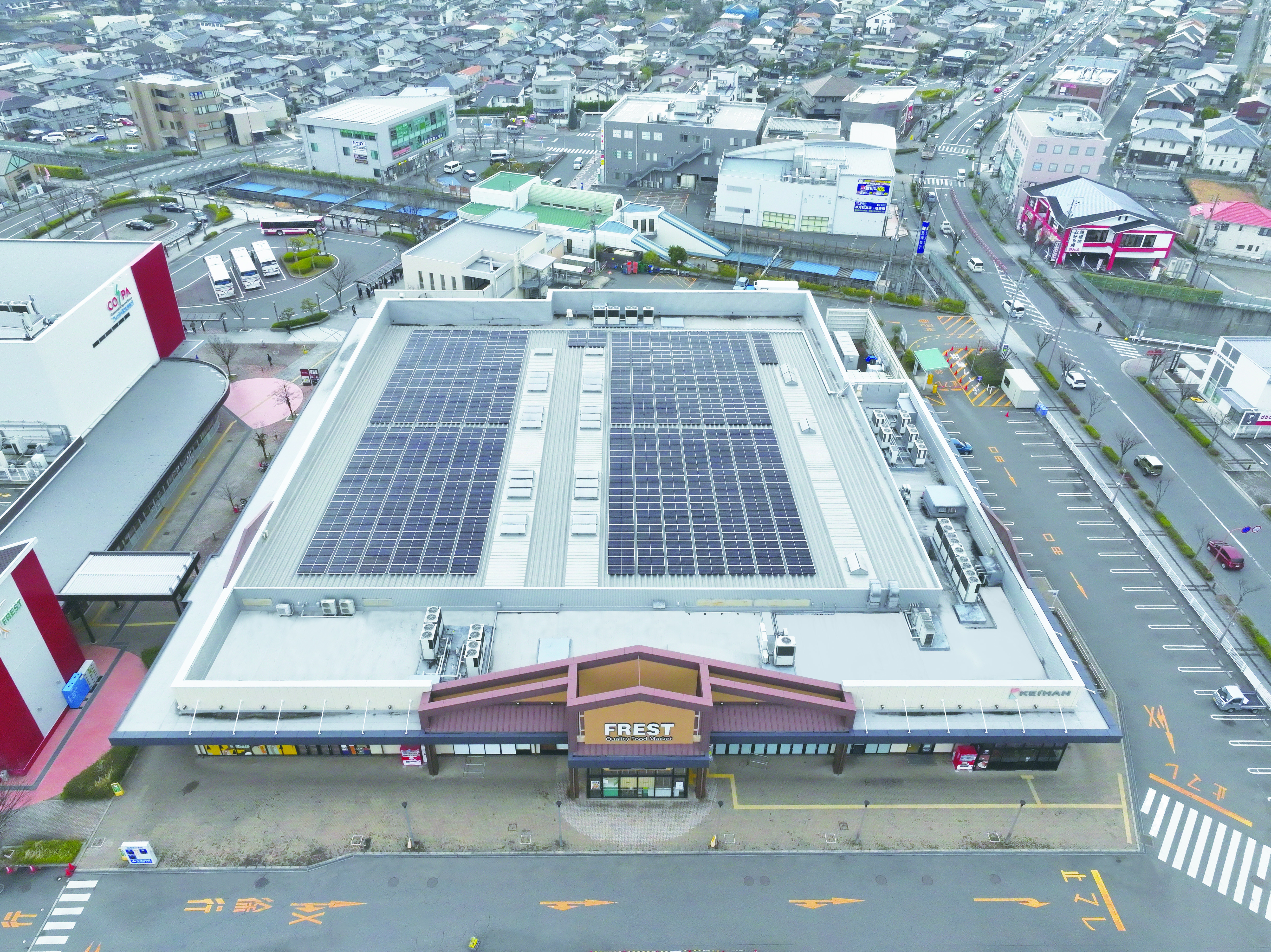 スーパーマーケット「フレスト松井山手店」に太陽光発電設備を導入